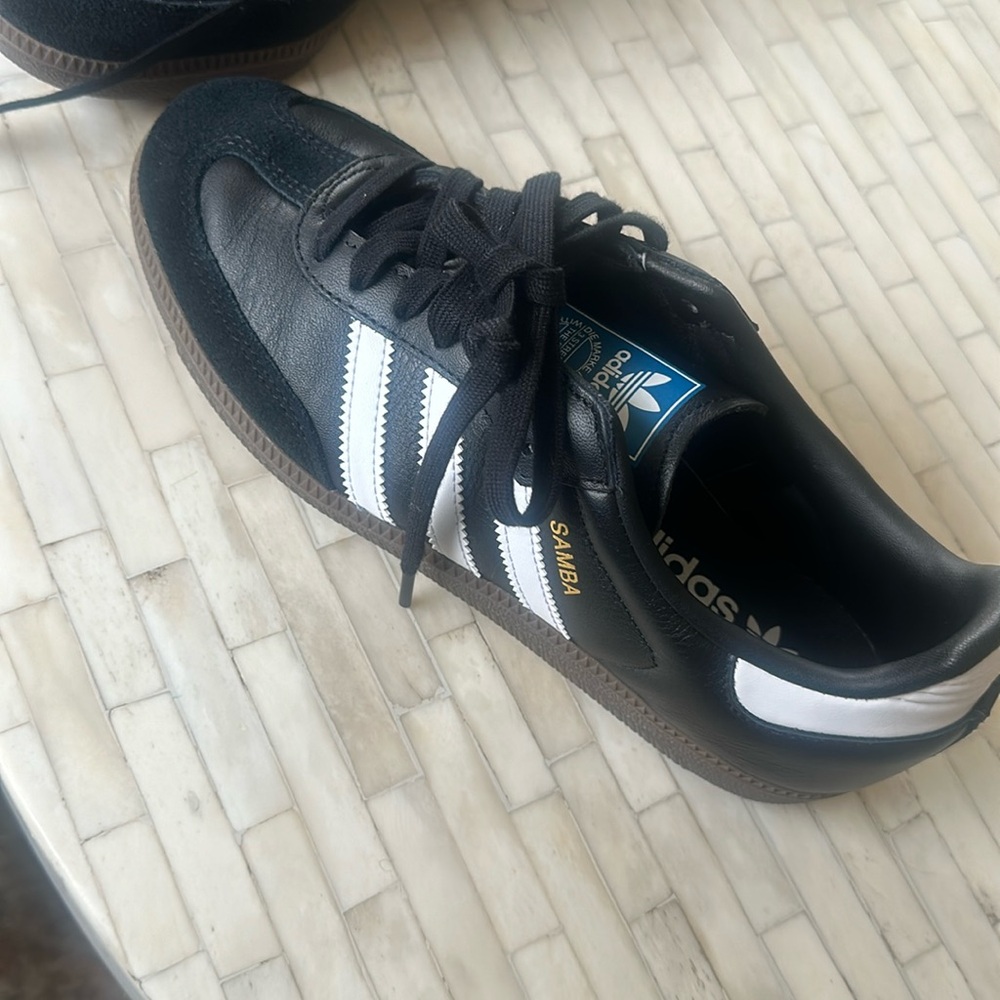Black Sambas size women’s US 7.5 

Brand new, perfect condition.